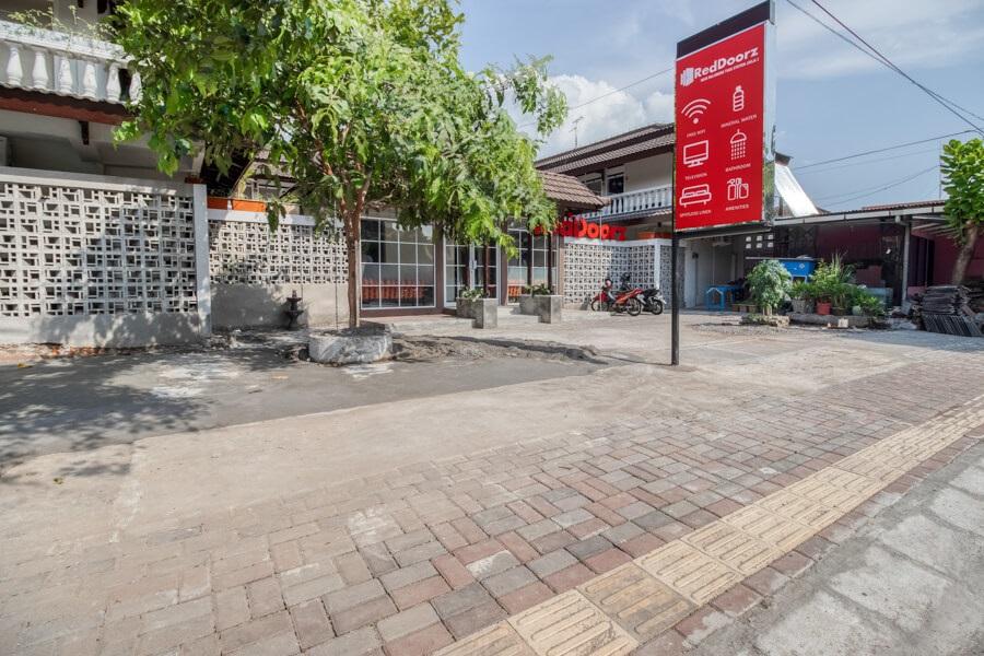 Reddoorz Near Malioboro Tugu Station Jogja Hotel Джокякарта Екстериор снимка