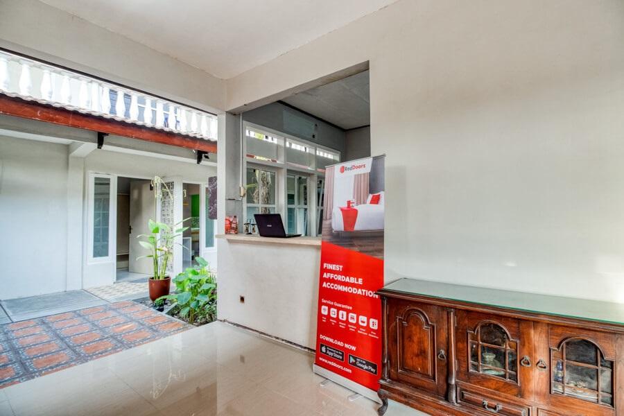 Reddoorz Near Malioboro Tugu Station Jogja Hotel Джокякарта Екстериор снимка