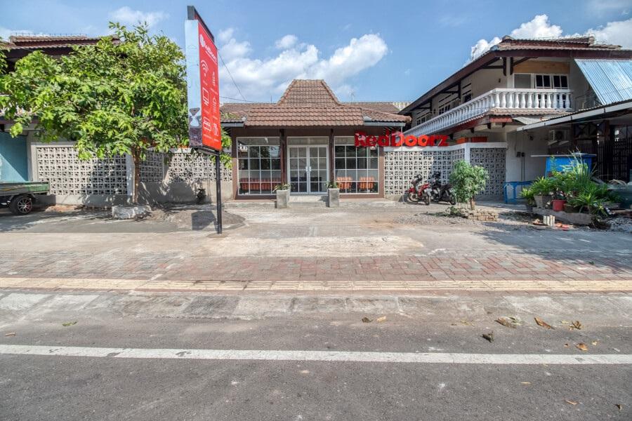 Reddoorz Near Malioboro Tugu Station Jogja Hotel Джокякарта Екстериор снимка